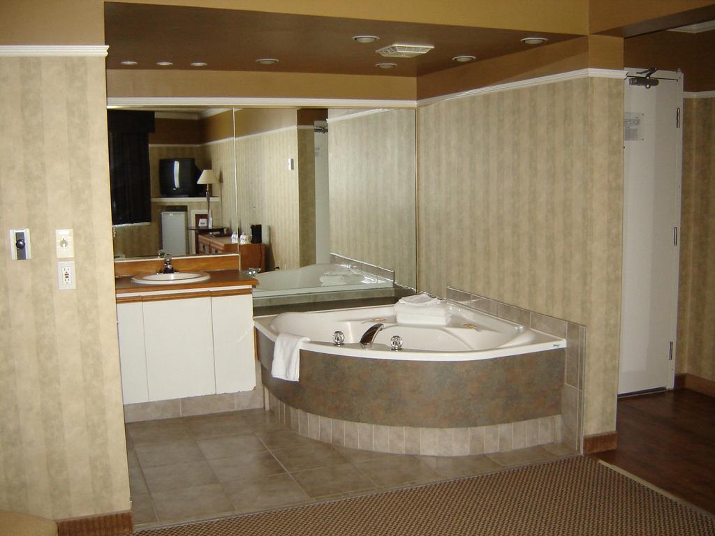 Days By Wyndham Hotel Trois-Rivieres